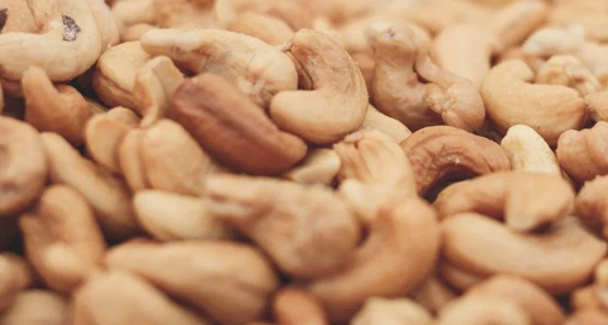 Raw cashew nuts
